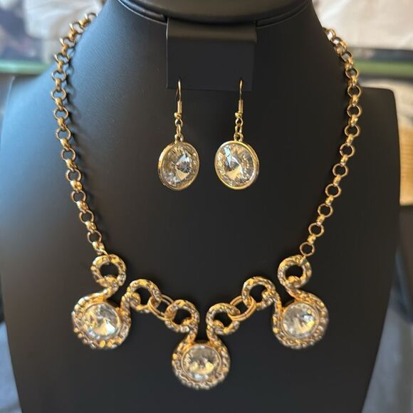Set of 2 Gold Tone/Rhinestone Statement Necklaces and  Wire Backed Earrings. - Picture 3 of 5